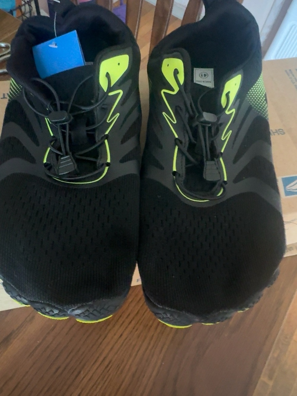 men’s Watelves black water shoes size EU 42 / US 9